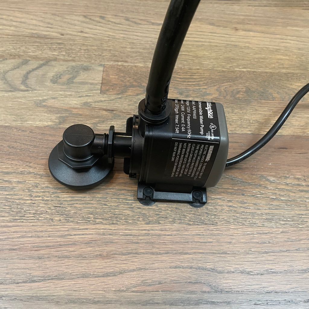 RDWC hydroponic system with a submersible water pump.